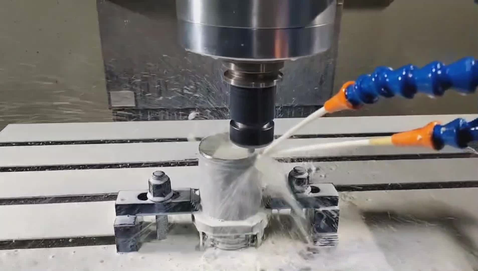 Tapa, jolla CNC: n tarkkuus koneistus parantaa tarkkuutta