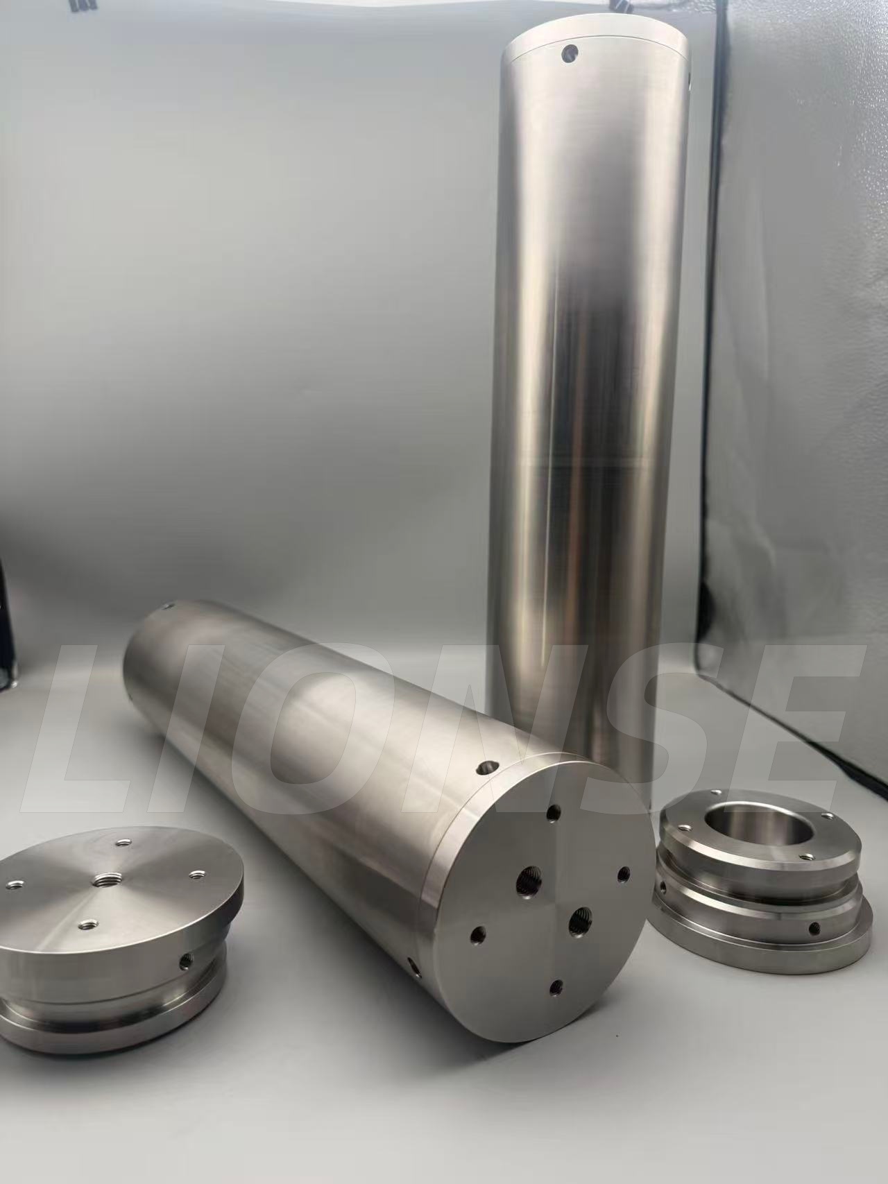 Miksi jotkut ihmiset valitsevat ruostumattoman teräksen titaaniseoksen sijaan syvänmeren etsinnässä käytettävän suljetun hytin ulkokuoreksi?