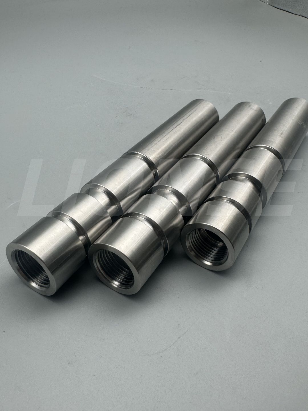 Titaani Grade 5 -akseli NC-sorvauksella