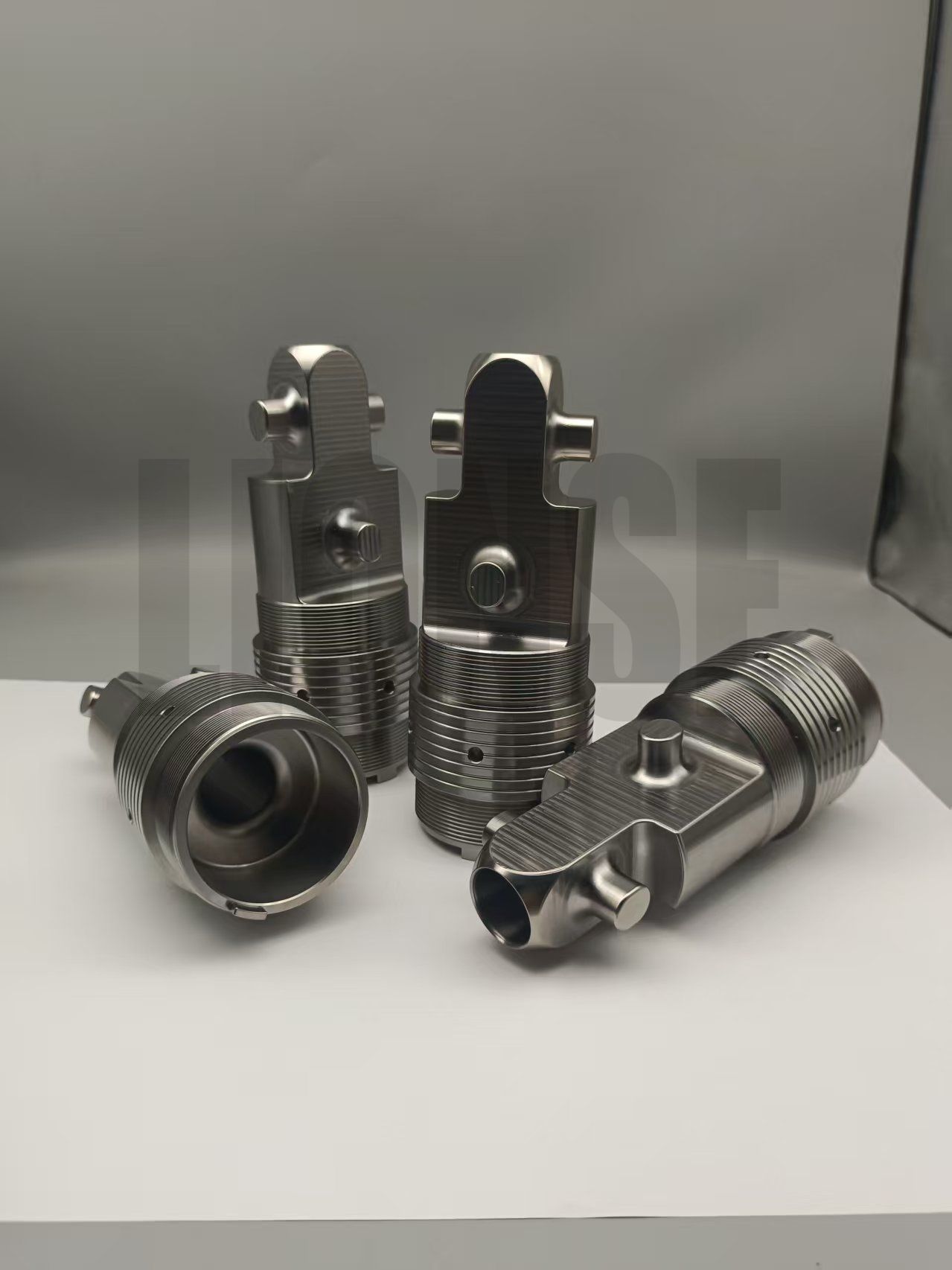 Titaaniset mekaaniset osat Abyssaliin